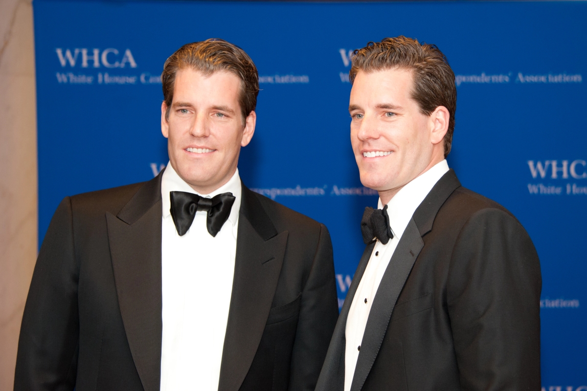 Cameron Winklevoss takes a shot at Silbert, the Shiba Inu dog is in dispute, and Ronaldo loves Binance 