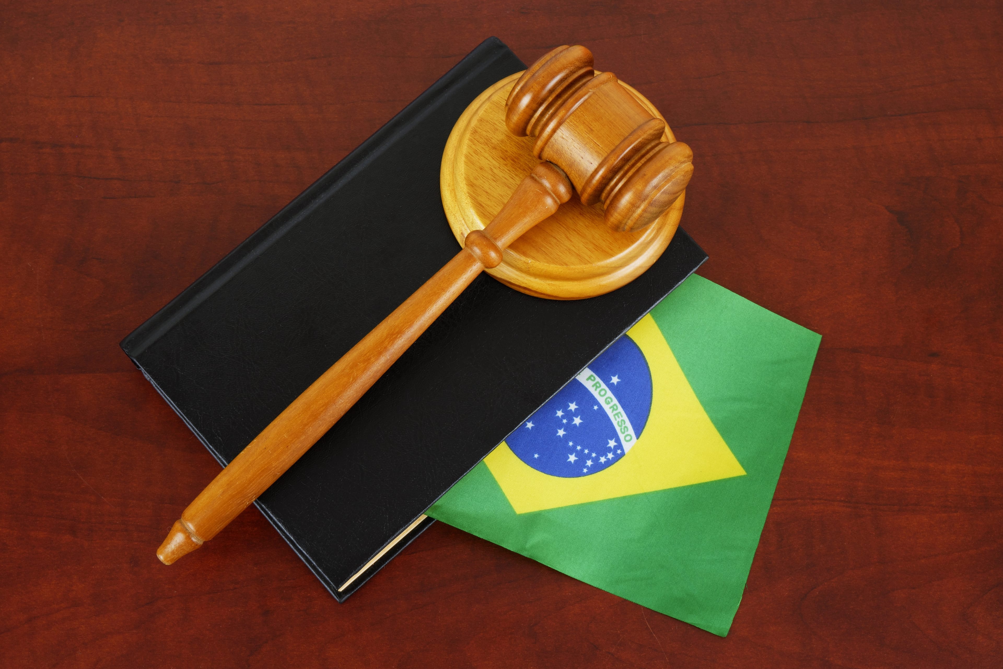 Judge,Gavel,On,Legal,Book,With,Flag,Of,Brazil,On