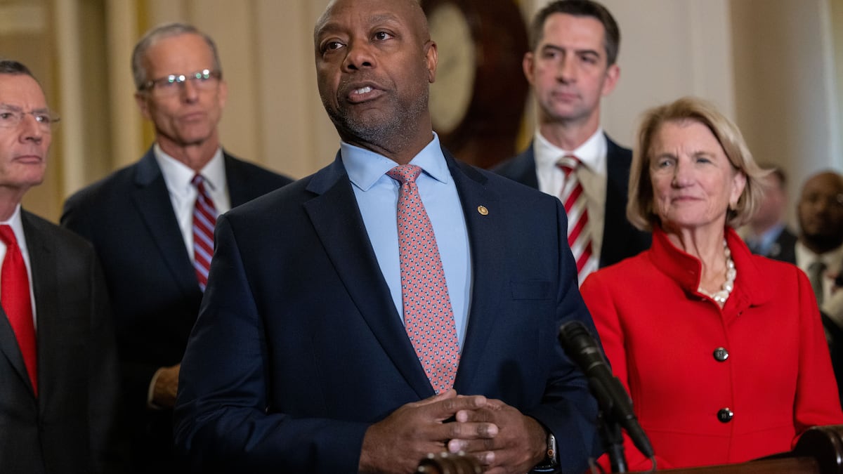 Crypto titans split as Senate delays vote on Clarity Act