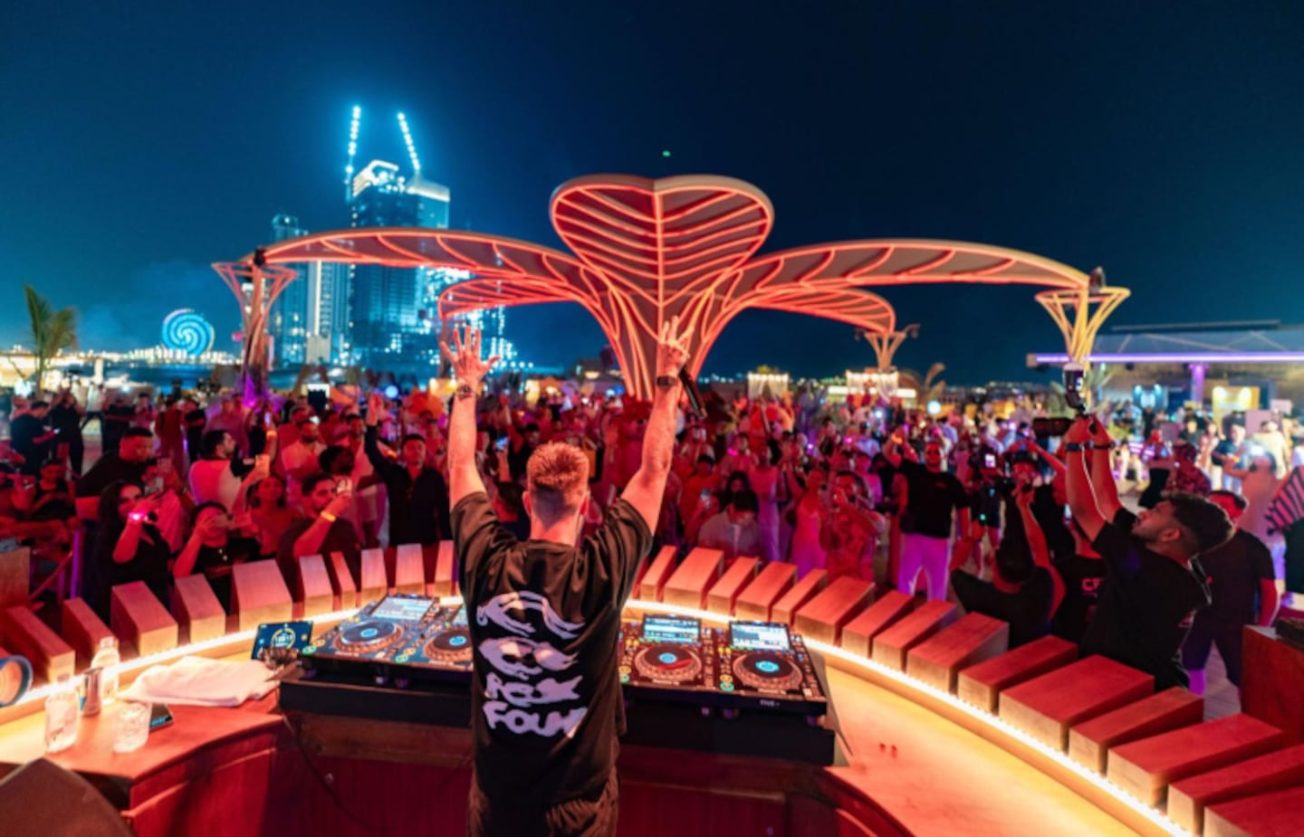 LBank Successfully Hosts 1001 Crypto Nights During TOKEN2049 Dubai , Strengthening Its Global Crypto Cultural Footprint