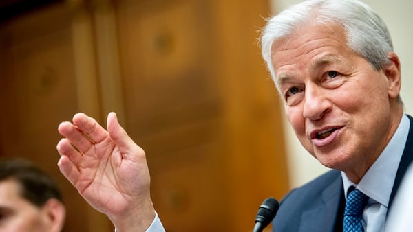 Jamie Dimon equates Bitcoin to Pet Rock; Howard Marks compares it with gold