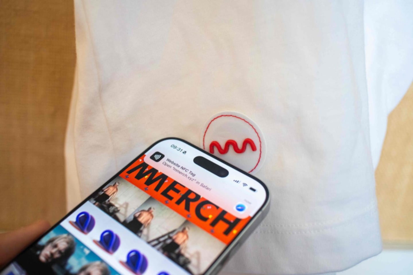 Wearable Wallet™ Takes Centre Stage in mmERCH’s latest Collection with Meebits