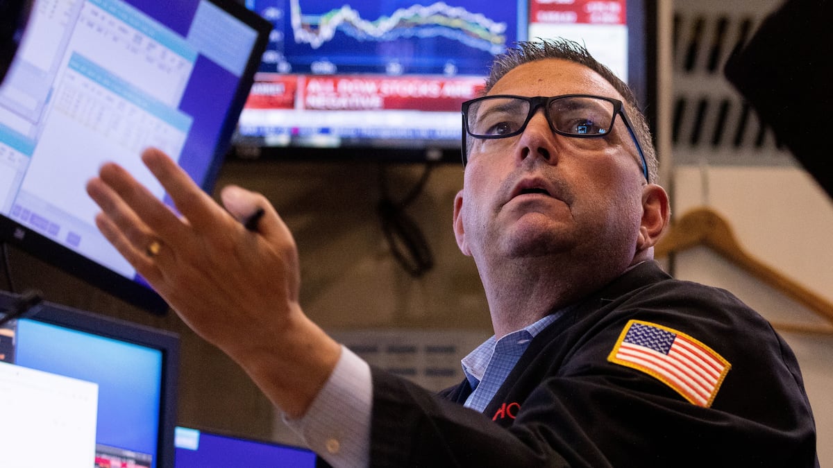 Pro traders cash in Bitcoin bets to trigger first crypto fund outflows since October