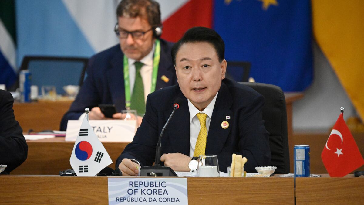 South Korean investors choose XRP over Bitcoin as political crisis deepens