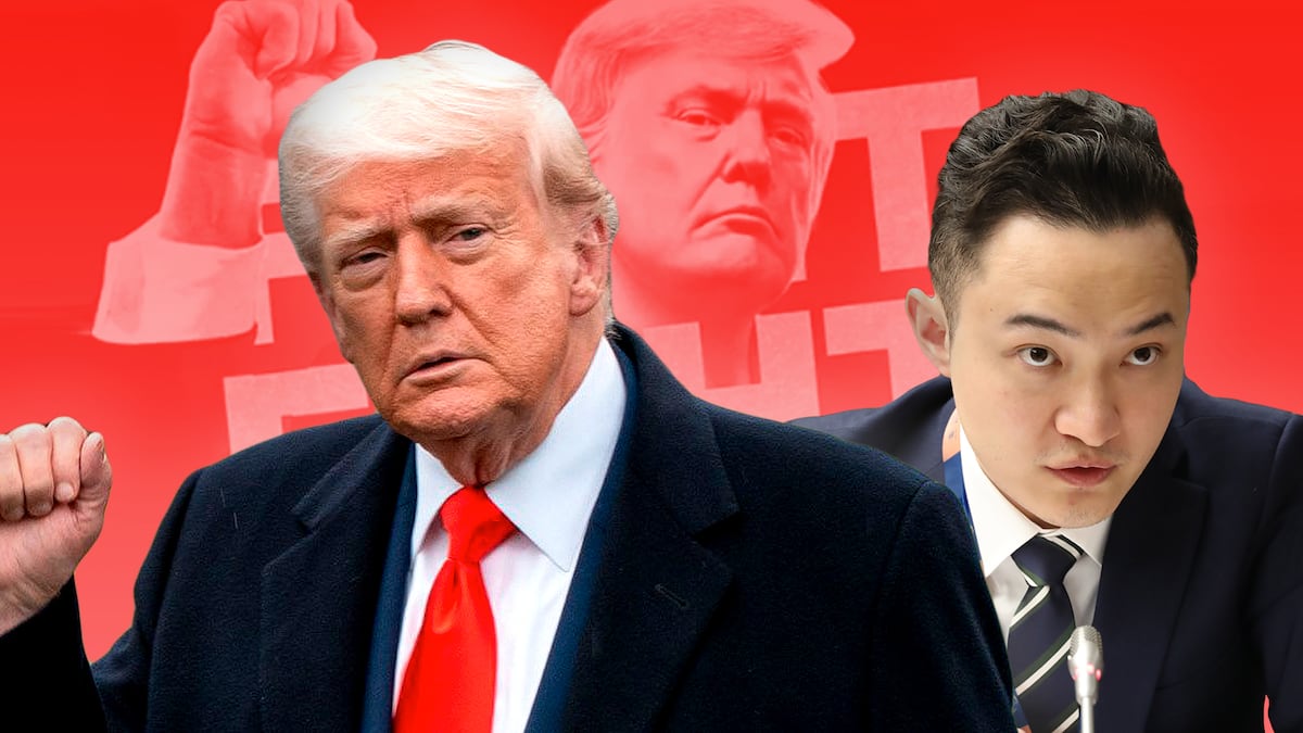 Trump fêtes Justin Sun and other top memecoin holders as protesters decry ‘crypto corruption club’
