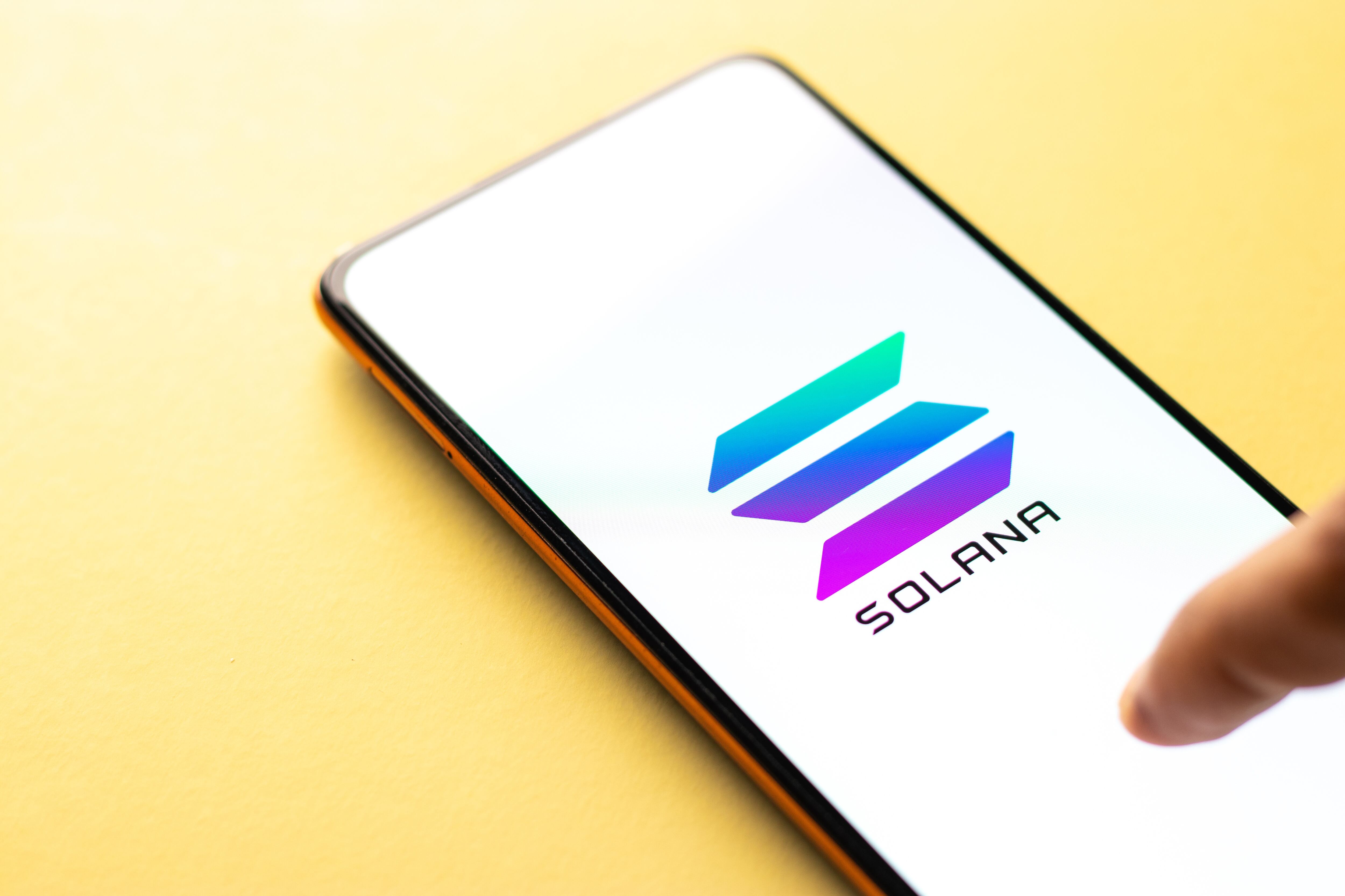 Fidelity launching Solana ETF as analysts eye $160 price before December –  DL News